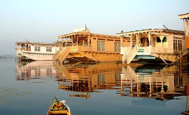 Kashmir Houseboat Tour